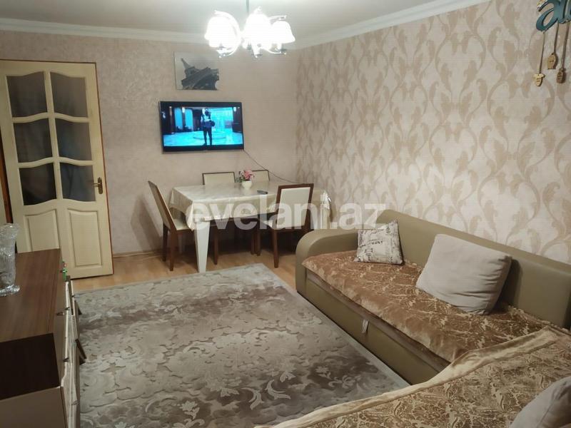 Sale, old building, 2 room, 40 m², Inshaatchilar m.