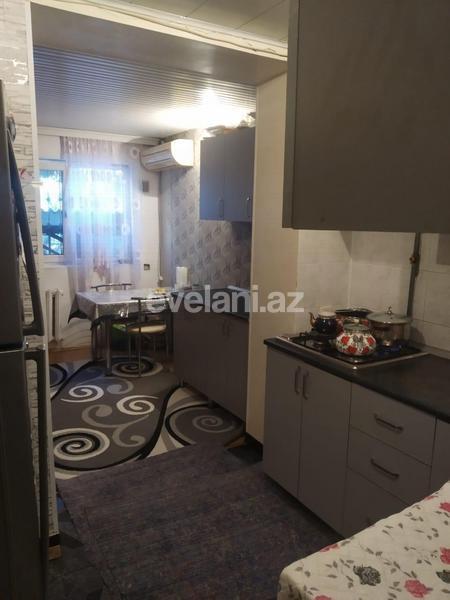 Sale, old building, 2 room, 40 m², Inshaatchilar m.