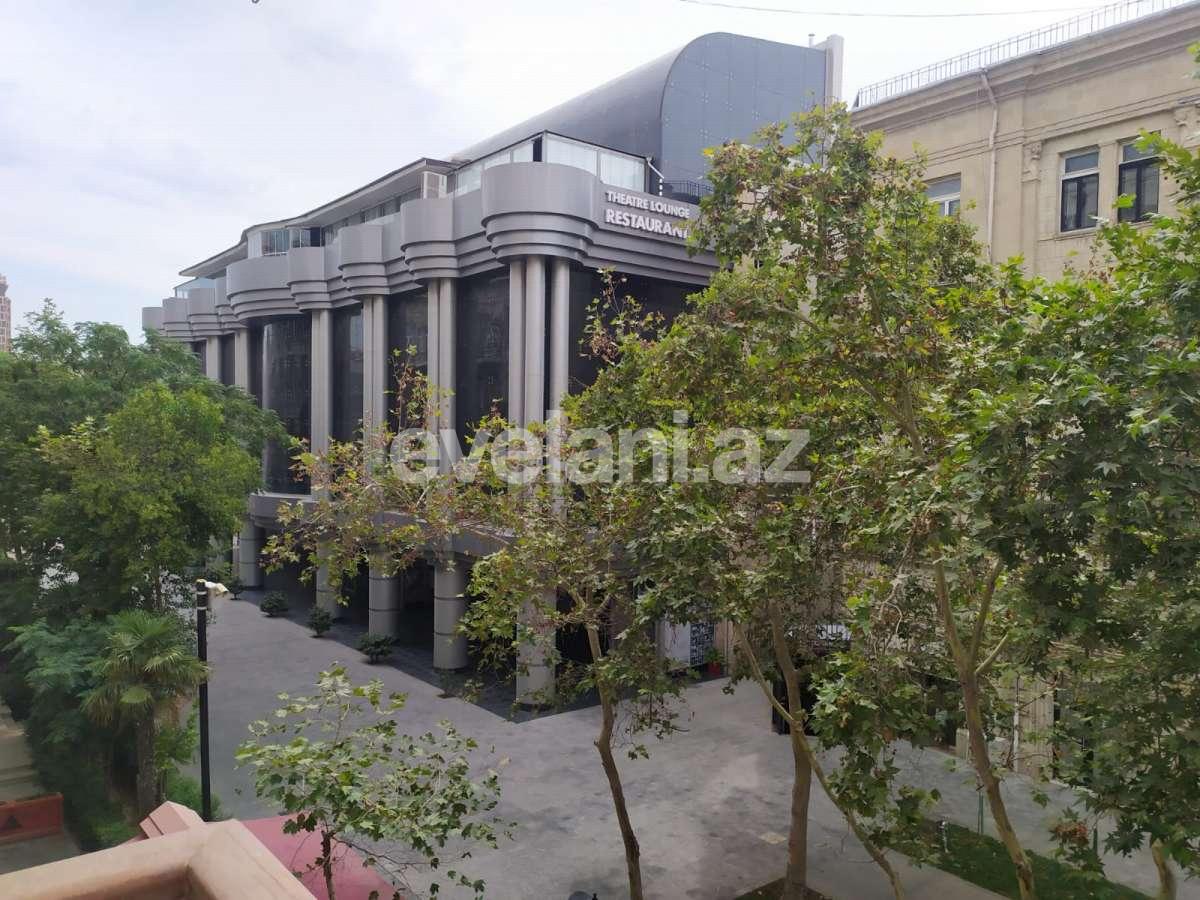 Сдаётся, вторичка, 2-комнаты, 70 m², Сахил m.