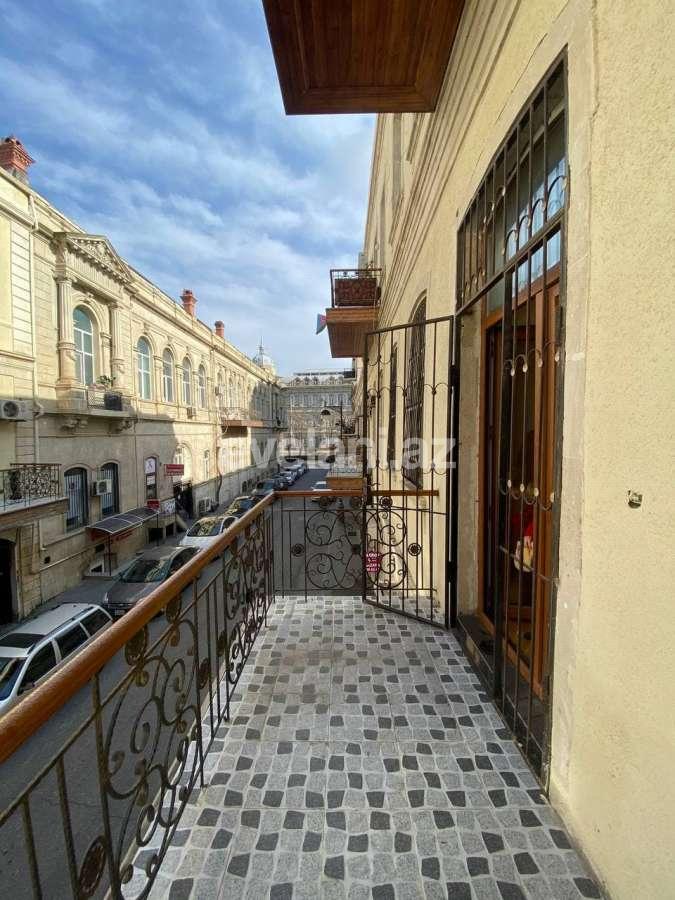 Продаётся, вторичка, 4-комнаты, 180 m², Ичери Шехер m.