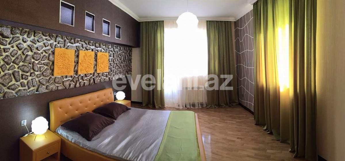 Satılır, yeni tikili, 3 otaqlı, 130 m², 8 Noyabr m.