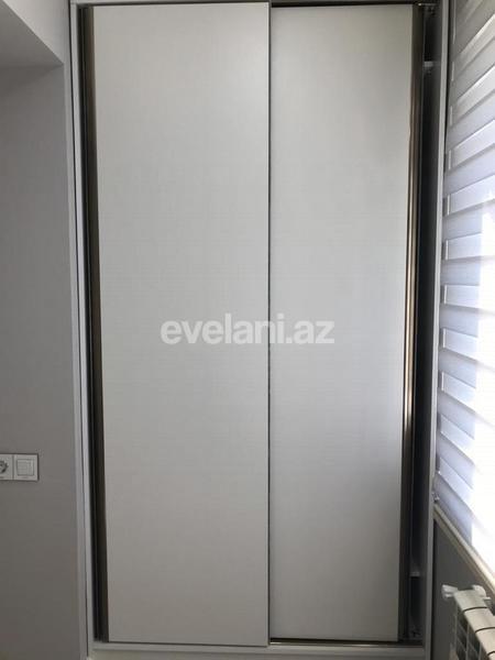 Satılır, köhnə tikili, 2 otaqlı, 70 m², İnşaatçılar m.