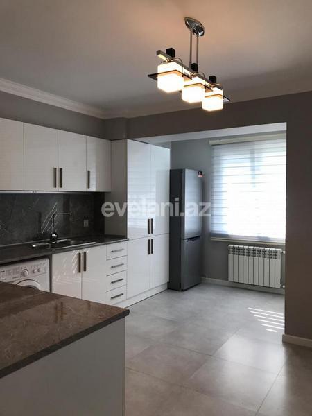 Satılır, köhnə tikili, 2 otaqlı, 70 m², İnşaatçılar m.