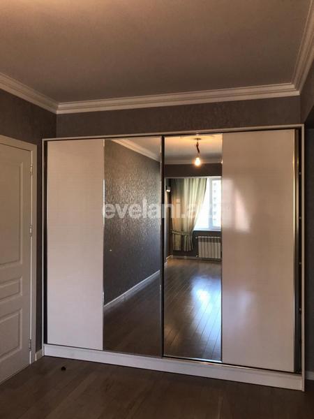 Satılır, köhnə tikili, 2 otaqlı, 70 m², İnşaatçılar m.