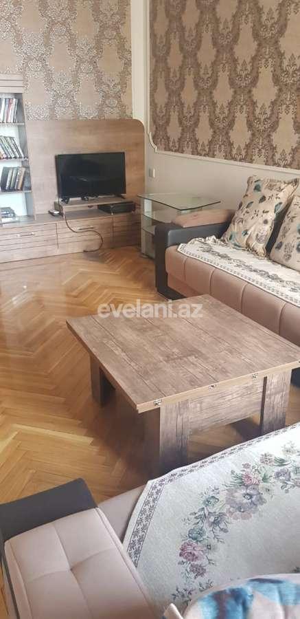 Rent, old building, 3 room, 80 m², Elmlar Akademiyası m.