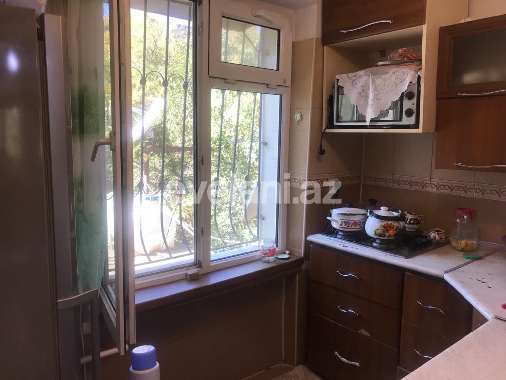 Satılır, köhnə tikili, 3 otaqlı, 75 m², Elmlər Akademiyası m.