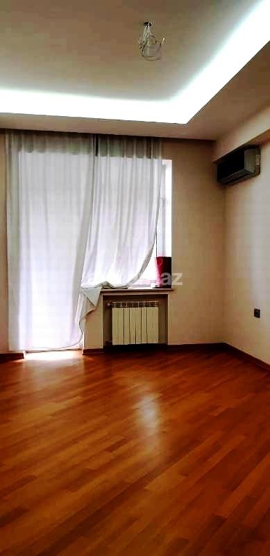 Kirayə verilir, yeni tikili, 3 otaqlı, 120 m², İnşaatçılar m.