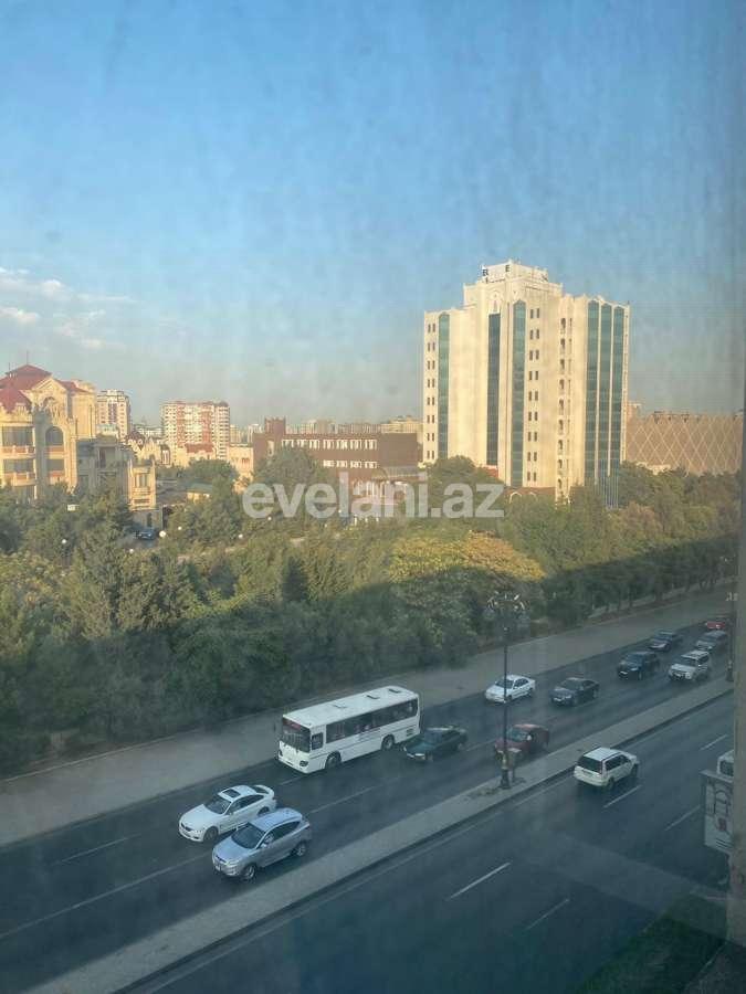 Sale, old building, 3 room, 70 m², Nizami m.