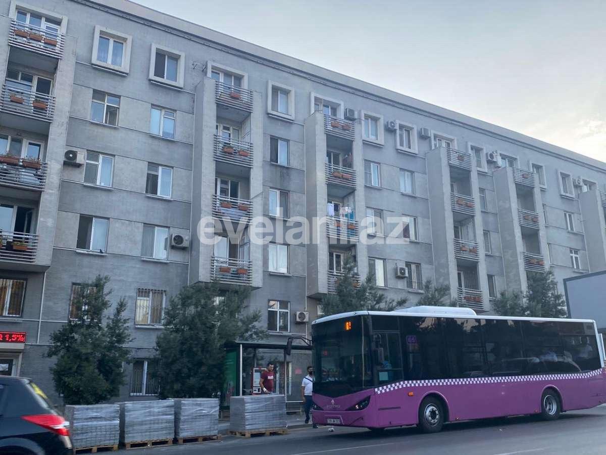 Sale, old building, 3 room, 70 m², Nizami m.