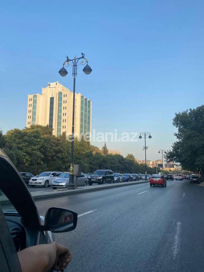 Sale, old building, 3 room, 70 m², Nizami m.