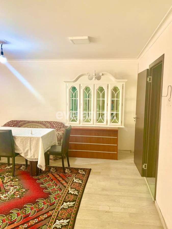 Sale, old building, 2 room, 55 m², Inshaatchilar m.