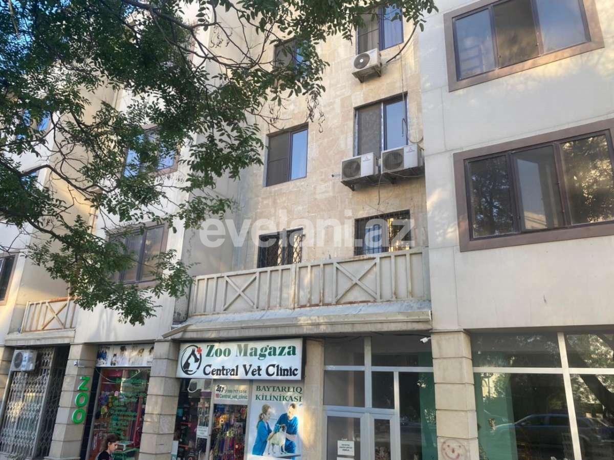 Sale, old building, 2 room, 55 m², Inshaatchilar m.