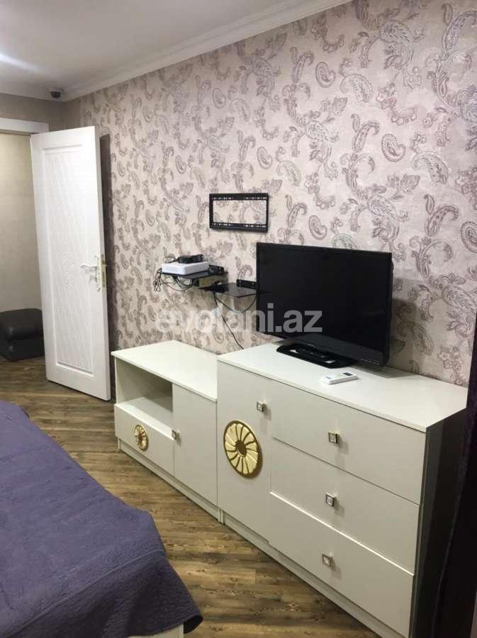Rent, old building, 3 room, 74 m², Elmlar Akademiyası m.
