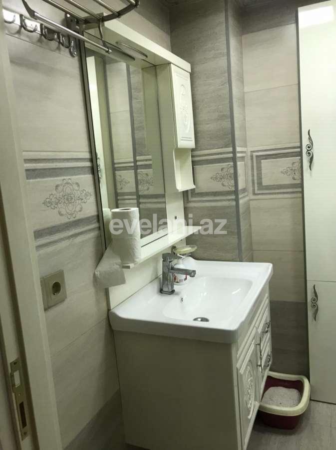 Rent, old building, 3 room, 74 m², Elmlar Akademiyası m.