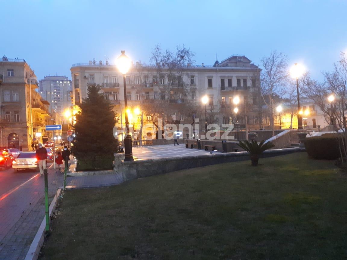 Satılır, köhnə tikili, 3 otaqlı, 85 m², Sahil m.