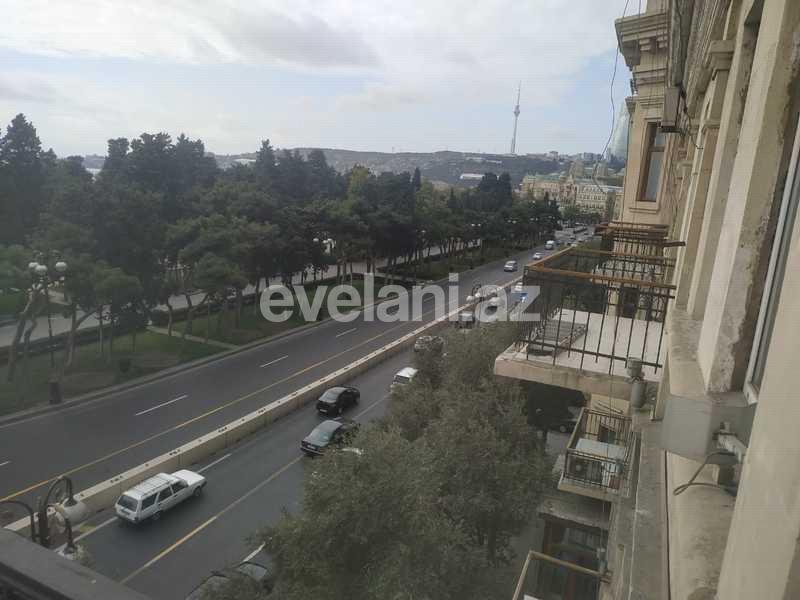 Rent, old building, 1 room, 45 m², Sabail r.