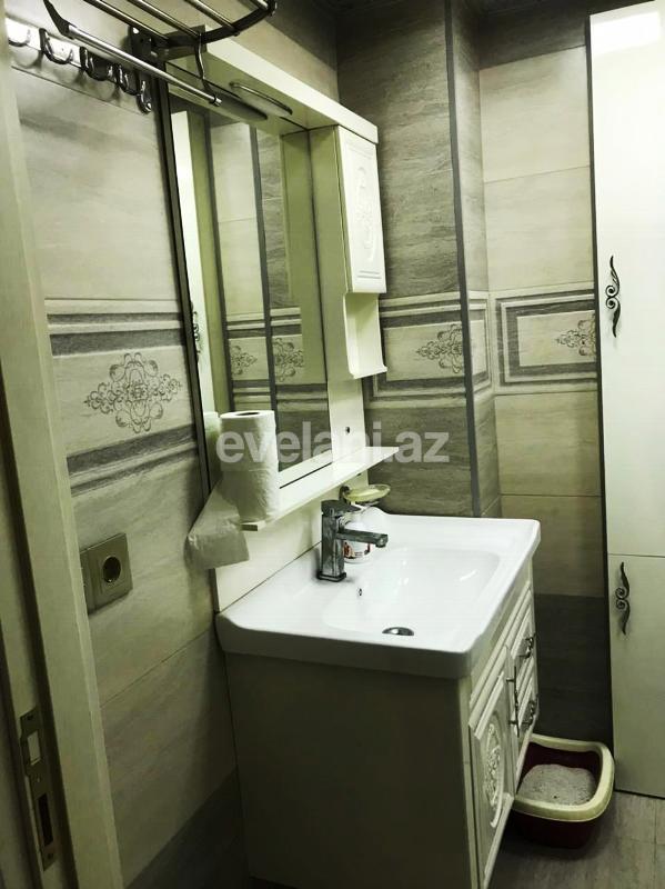 Rent, old building, 3 room, 74 m², Nizami m.