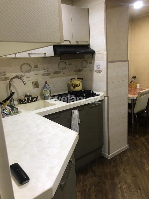 Rent, old building, 3 room, 74 m², Nizami m.