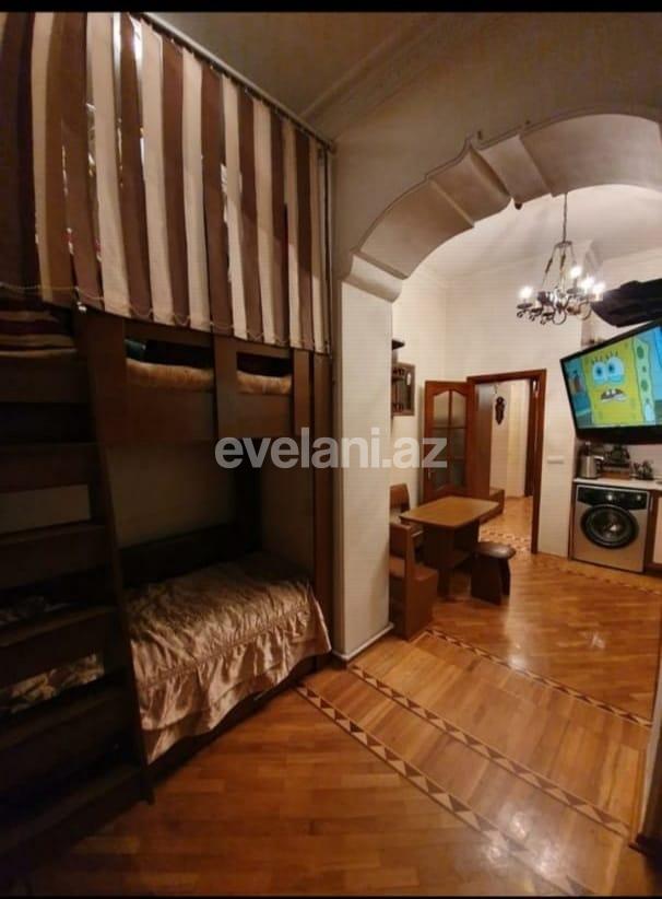 Sale, old building, 2 room, 70 m², Elmlar Akademiyası m.