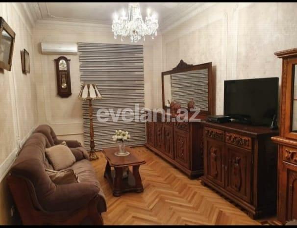 Sale, old building, 2 room, 70 m², Elmlar Akademiyası m.