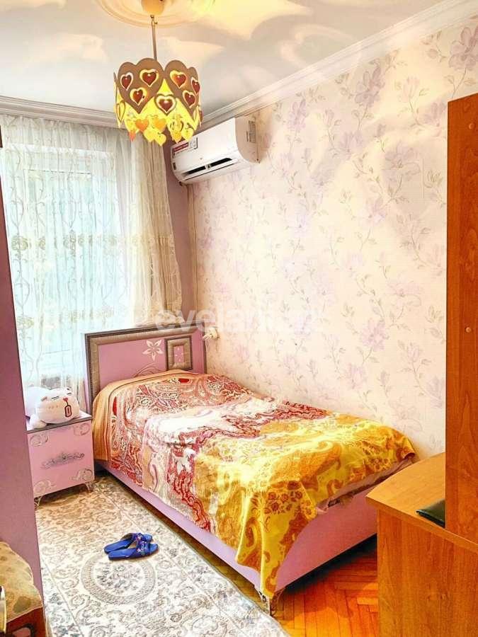 Sale, old building, 3 room, 70 m², Neftchilar m.