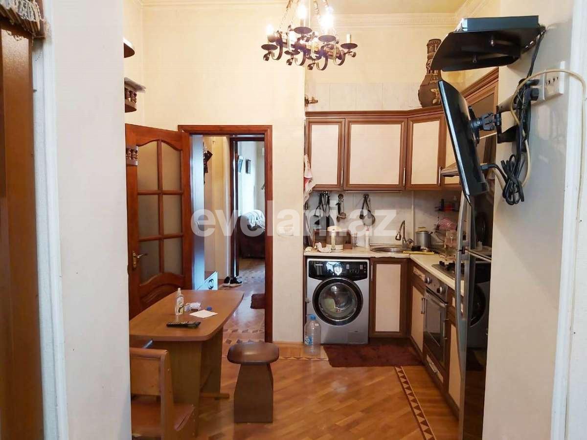 Satılır, köhnə tikili, 2 otaqlı, 60 m², Elmlər Akademiyası m.