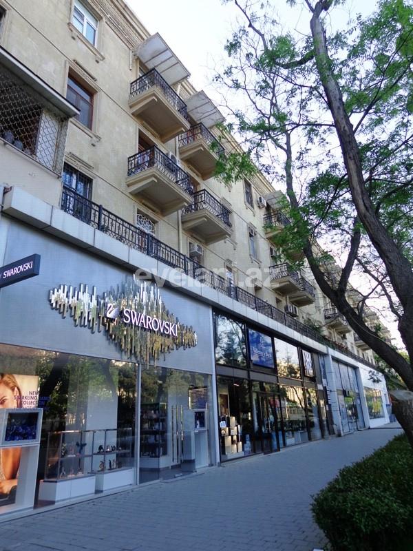 Sale, old building, 3 room, 95 m², Elmlar Akademiyası m.