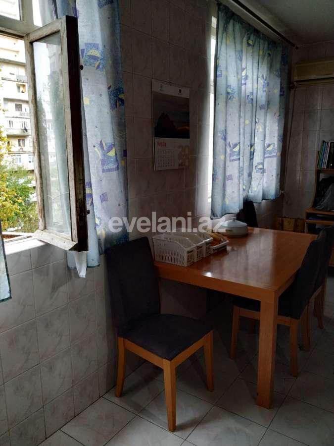 Sale, old building, 4 room, 100 m², Inshaatchilar m.