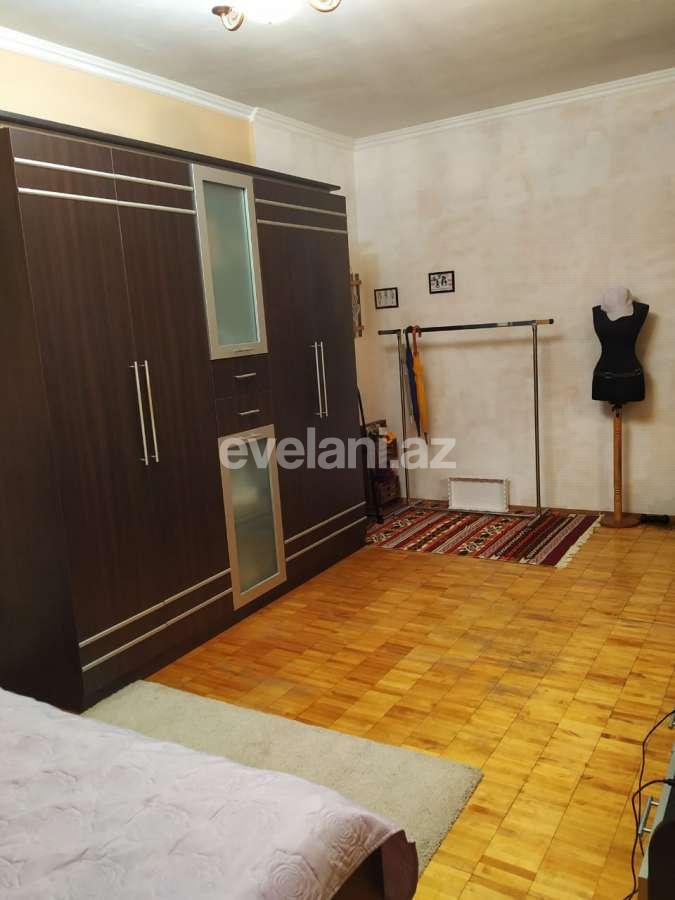 Sale, old building, 4 room, 100 m², Inshaatchilar m.