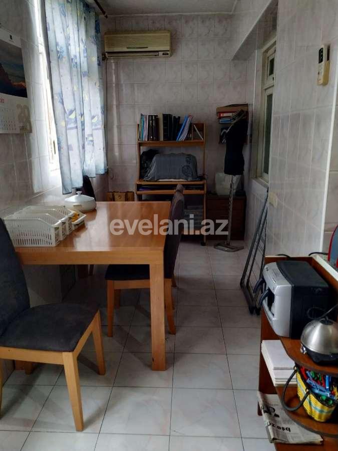 Sale, old building, 4 room, 100 m², Inshaatchilar m.