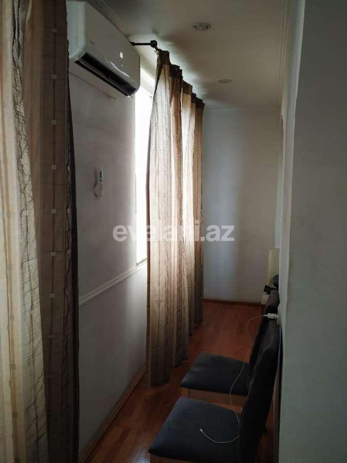 Sale, old building, 4 room, 100 m², Inshaatchilar m.