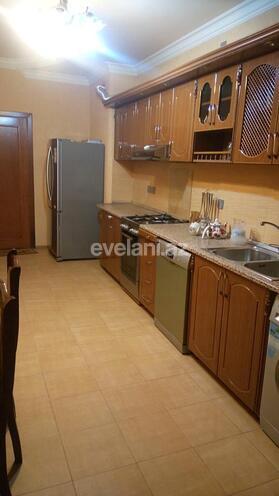 Kirayə verilir, yeni tikili, 4 otaqlı, 170 m², 28 may m.