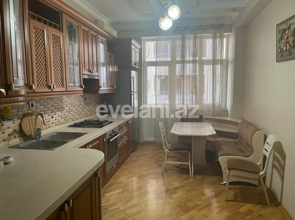 Kirayə verilir, yeni tikili, 3 otaqlı, 130 m², 28 may m.