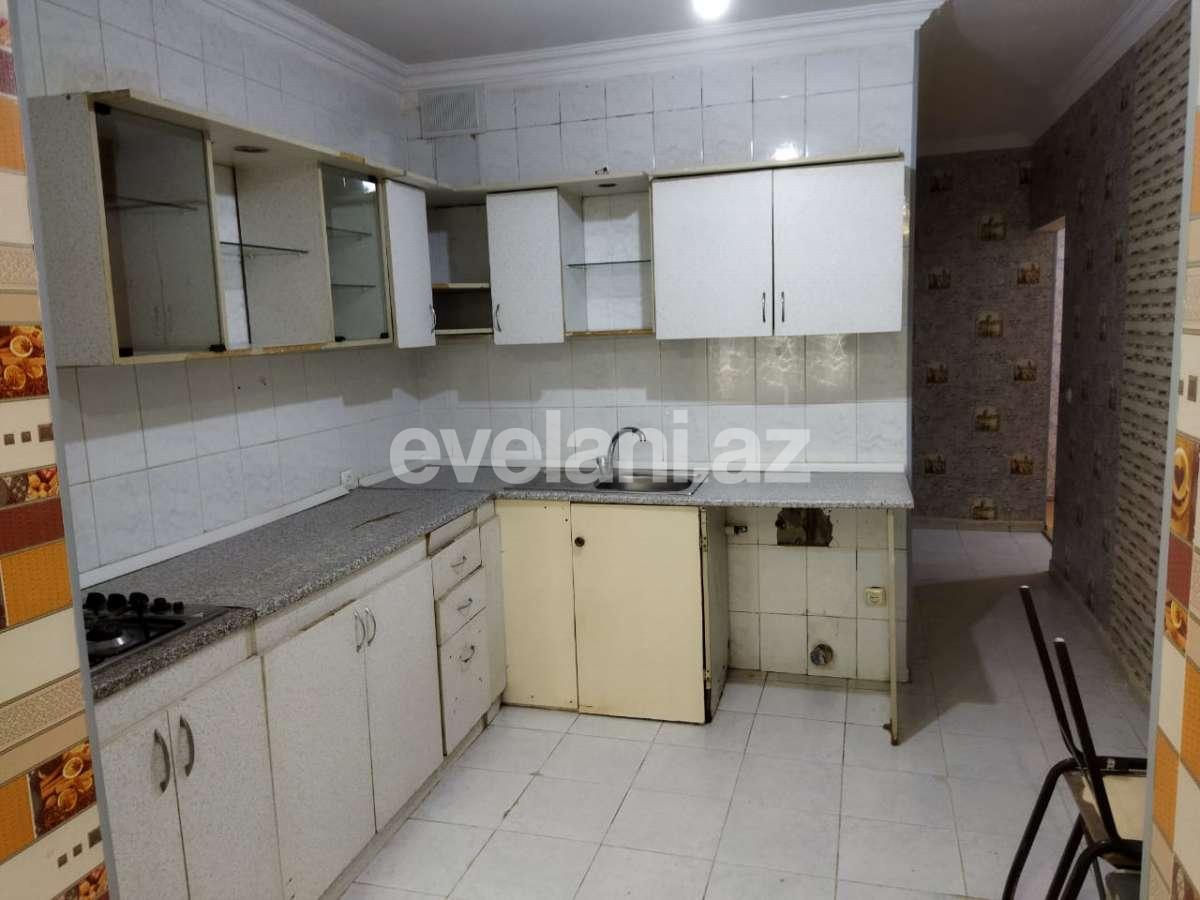Satılır, köhnə tikili, 2 otaqlı, 65 m², İnşaatçılar m.
