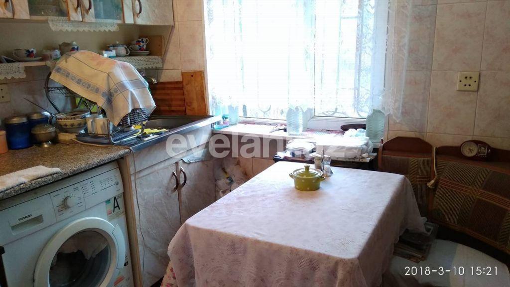 Sale, old building, 2 room, 45 m², Nizami m.