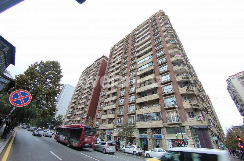Satılır, yeni tikili, 4 otaqlı, 184 m², 28 may m.