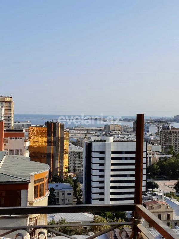 Satılır, yeni tikili, 4 otaqlı, 184 m², 28 may m.