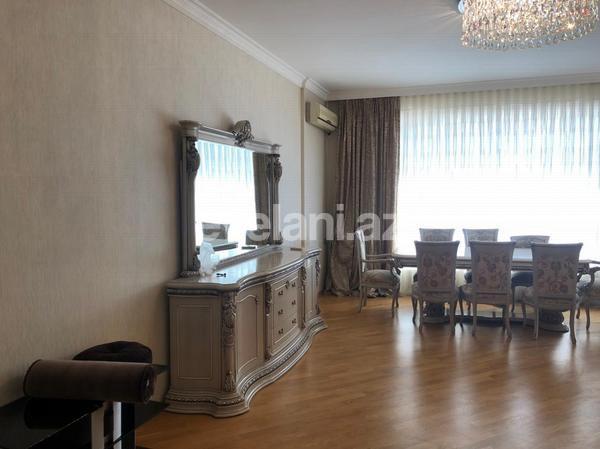 Kirayə verilir, yeni tikili, 3 otaqlı, 137 m², İnşaatçılar m.