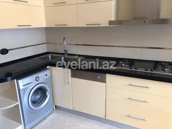 Kirayə verilir, yeni tikili, 3 otaqlı, 137 m², İnşaatçılar m.