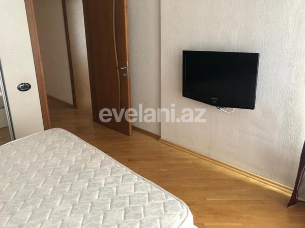 Kirayə verilir, yeni tikili, 3 otaqlı, 137 m², İnşaatçılar m.