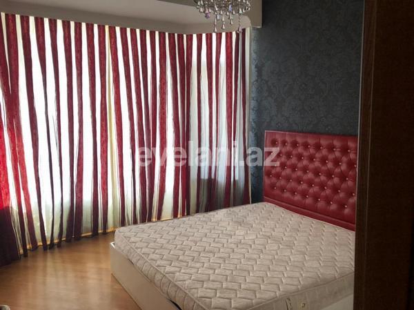 Kirayə verilir, yeni tikili, 3 otaqlı, 137 m², İnşaatçılar m.