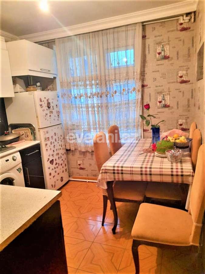 Sale, old building, 3 room, 75 m², Nasimi r.