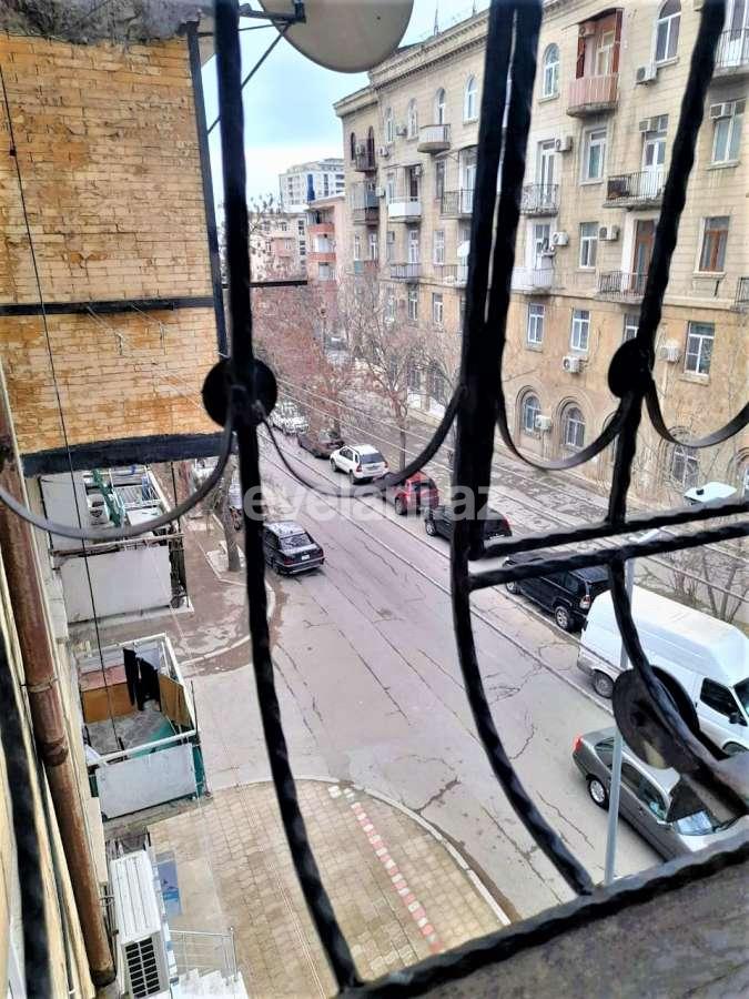 Sale, old building, 3 room, 75 m², Nasimi r.