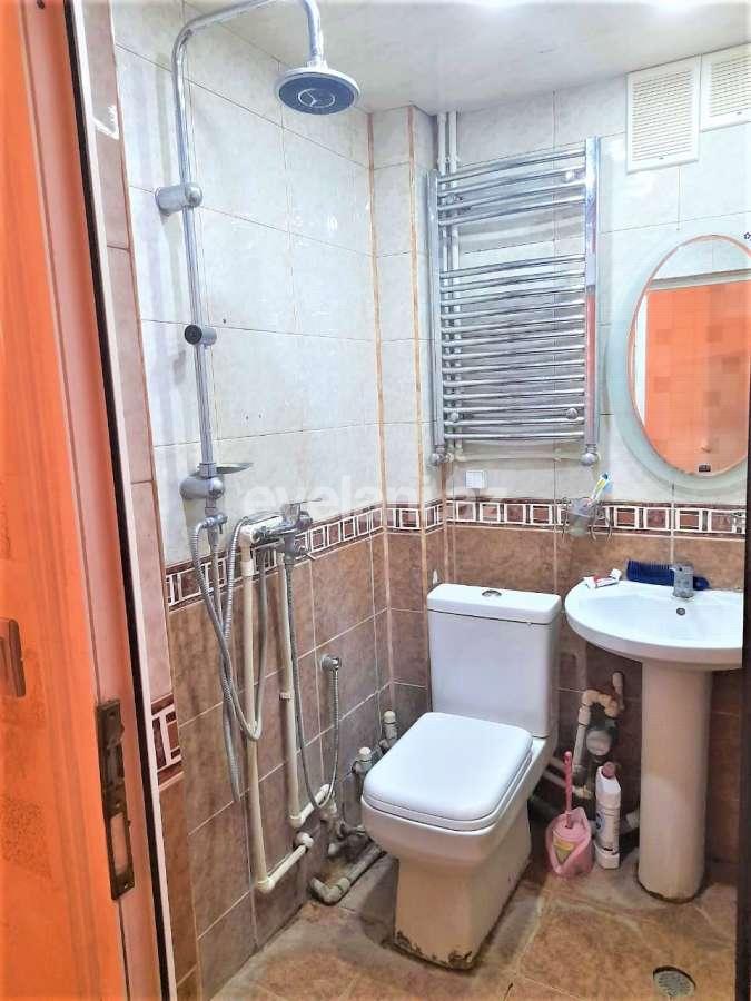 Sale, old building, 3 room, 75 m², Nasimi r.