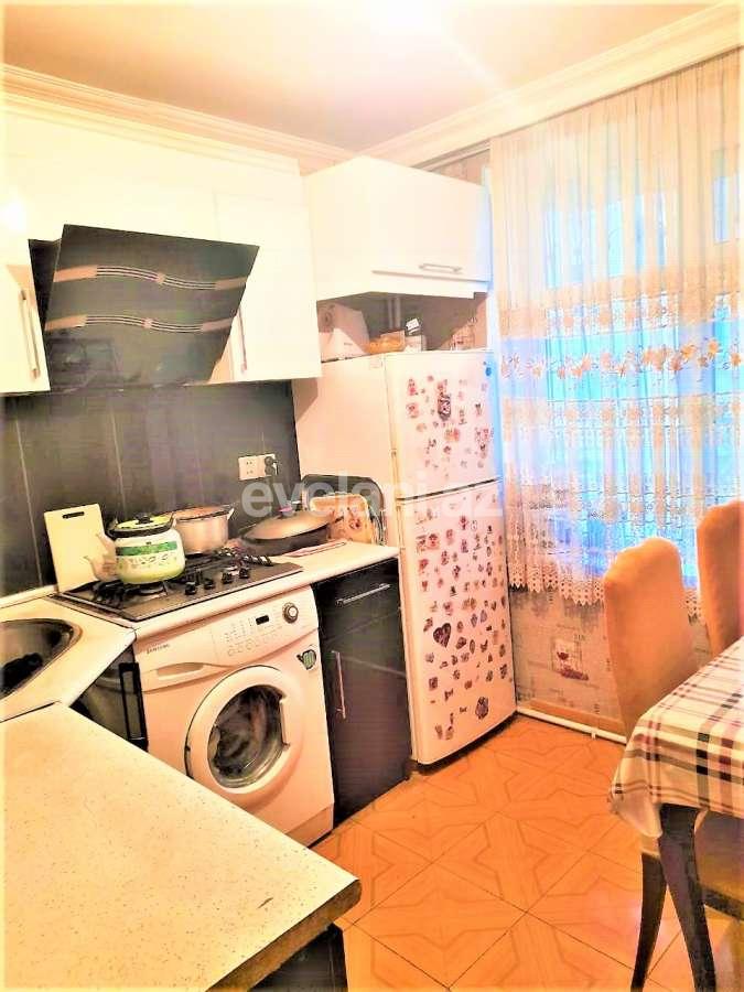 Sale, old building, 3 room, 75 m², Nasimi r.