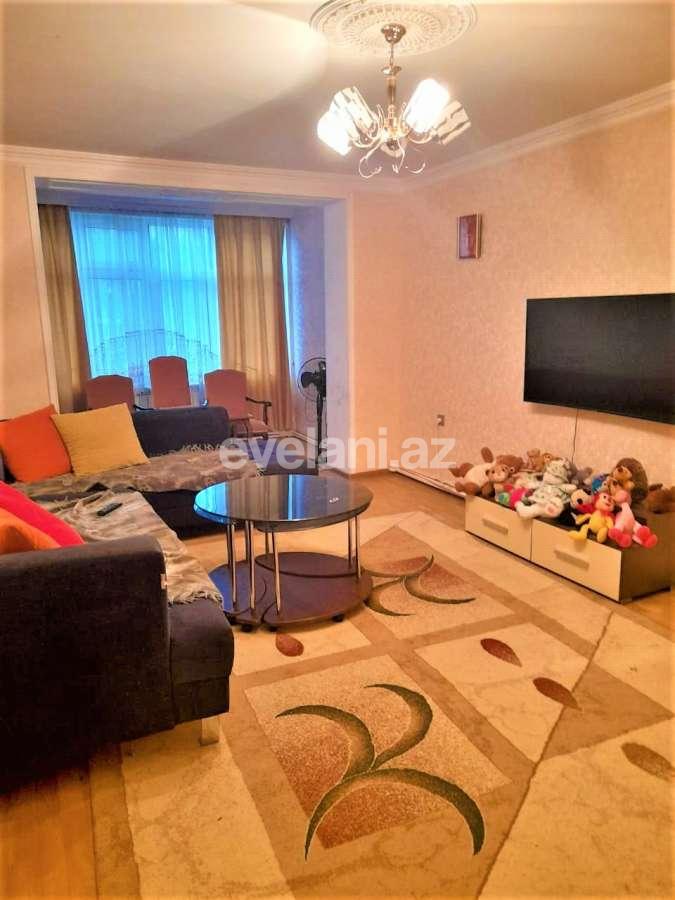 Sale, old building, 3 room, 75 m², Nasimi r.