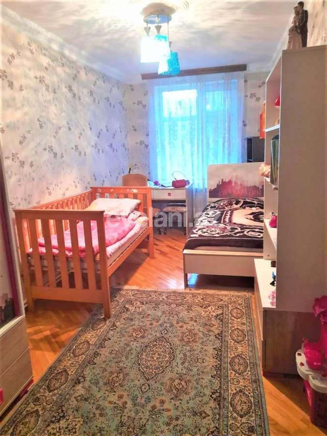 Sale, old building, 3 room, 75 m², Nasimi r.