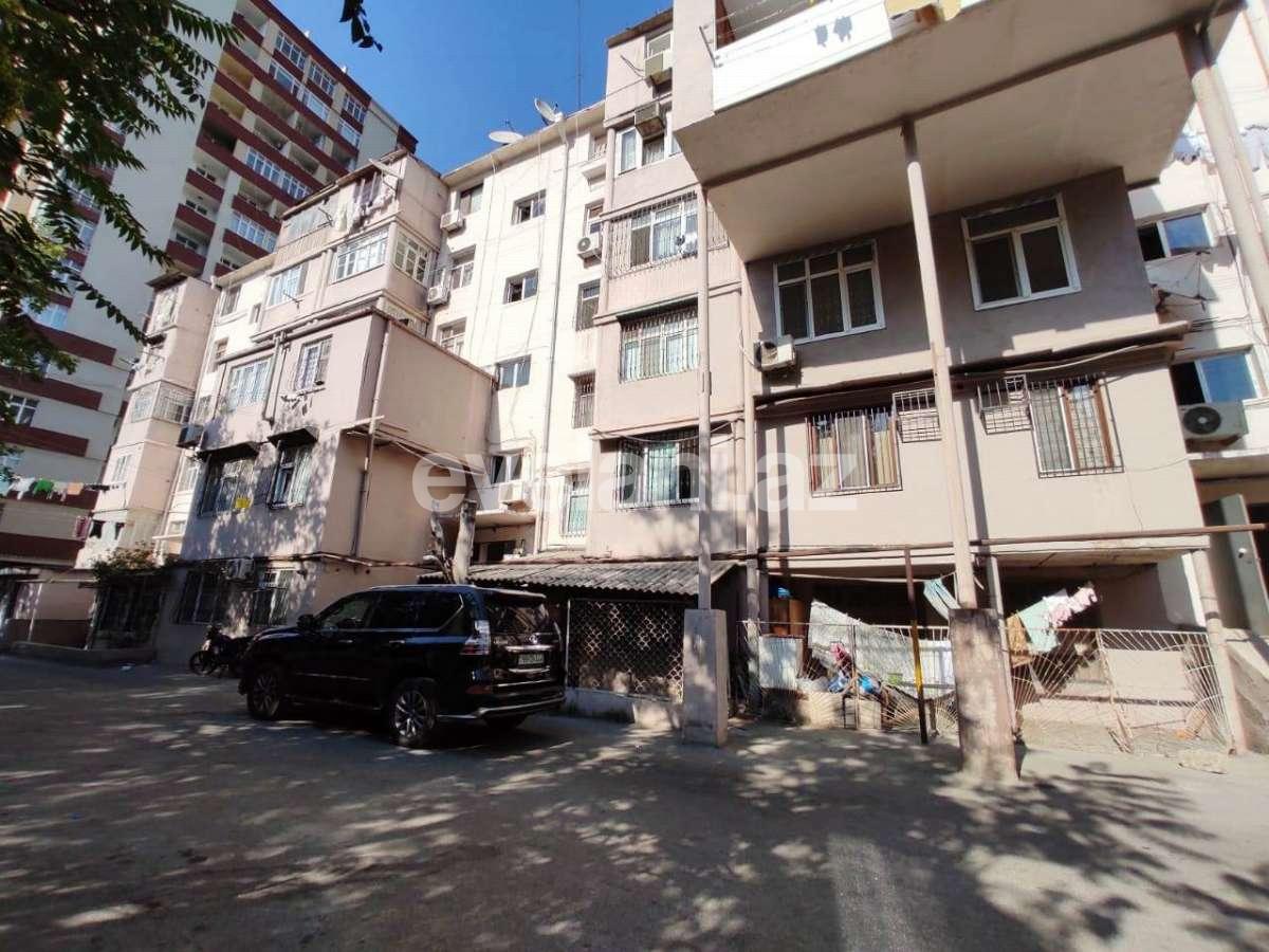 Sale, old building, 3 room, 75 m², Inshaatchilar m.