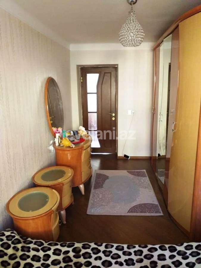 Sale, old building, 3 room, 75 m², Inshaatchilar m.