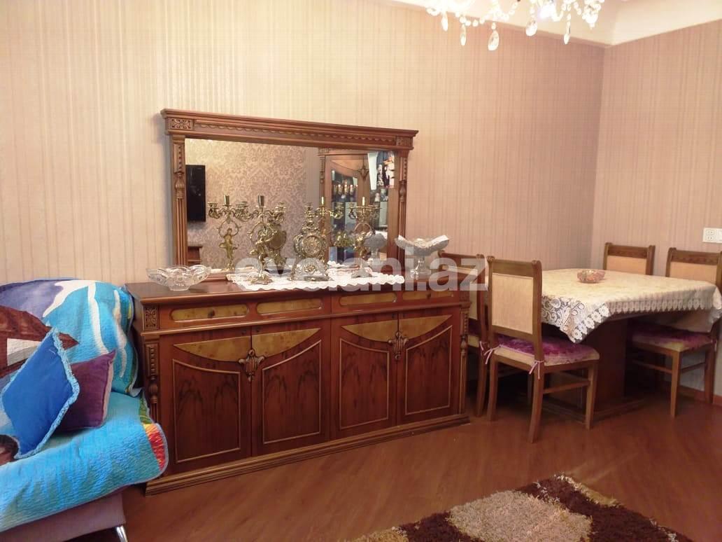 Sale, old building, 3 room, 75 m², Inshaatchilar m.